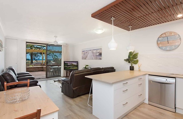 Kirra Vista 4 - Beachfront & Ground Floor