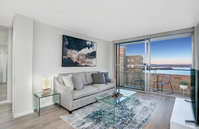 Kirribilli - CBEL2 - Carabella - Top-Floor 1BR with Harbour Views Balcony Near Kirribilli Village