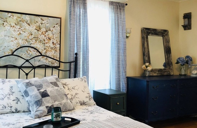💋Kissing Downtown - Parking Spot! Sleeps 5🖐Free Wine🍷