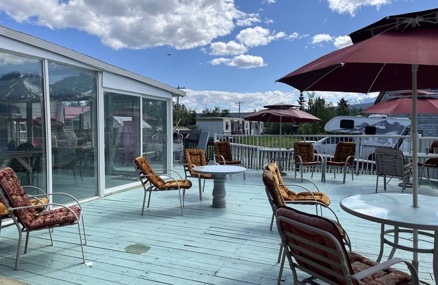 Kluane Park Inn