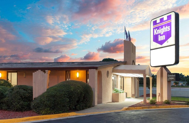Knights Inn Tucker
