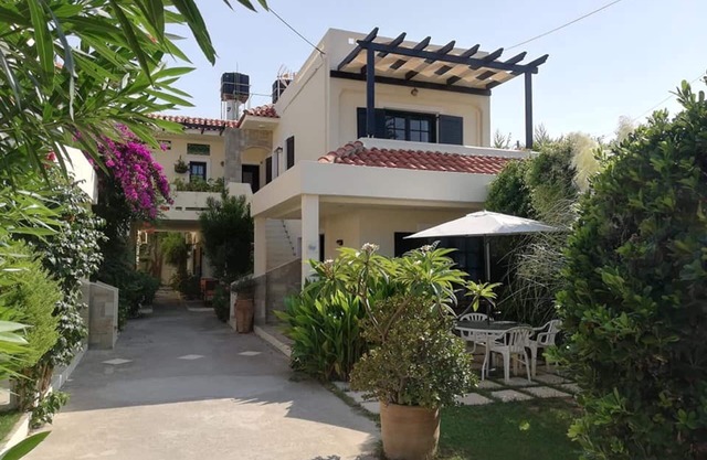 Kokkini Hani 1st floor lovely apartment 1-5 persons, 100 m. from the beach