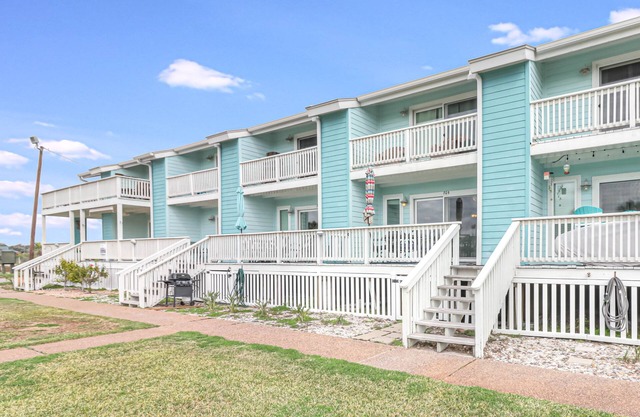 Kontiki Condo! Pool, Pier, Boat Slips, Boat Launch, BBQ, Tennis, Pickle Ball!