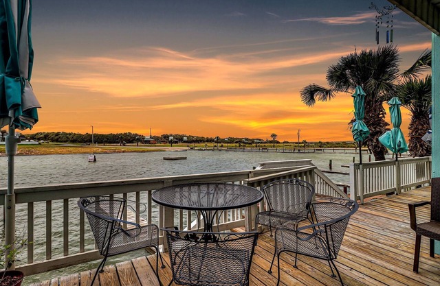 Kontiki Condo! Pool, Pier, Boat Slips, Boat Launch, BBQ, Tennis, Pickle Ball!