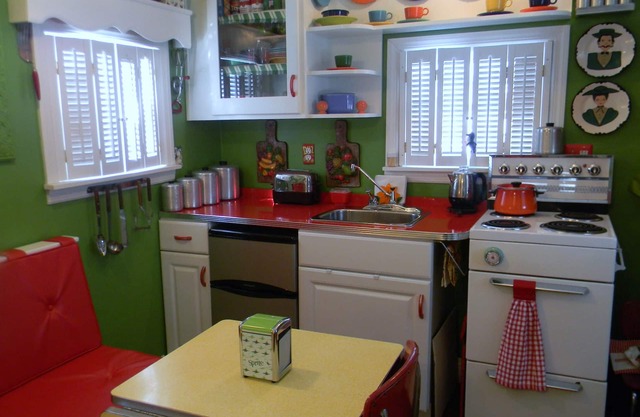 Kool, Retro Chic is what comes to mind when describing this unique Hideaway!