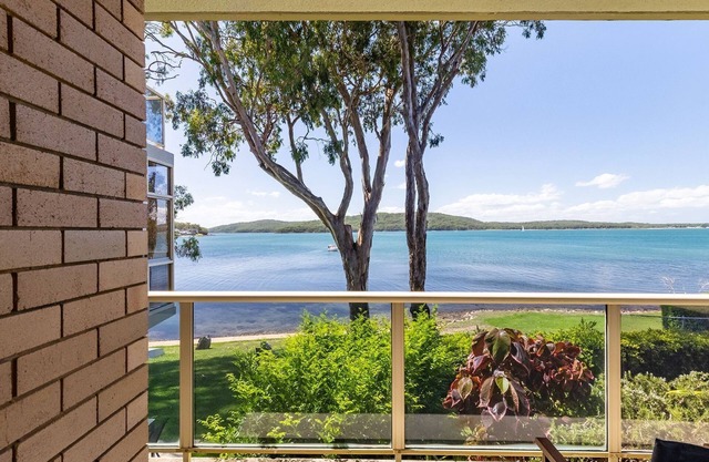 Kooringal 6, 105 Soldiers Point Rd - waterfront unit