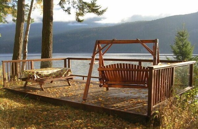 Kootenai Hideaway Lakefront Cabin