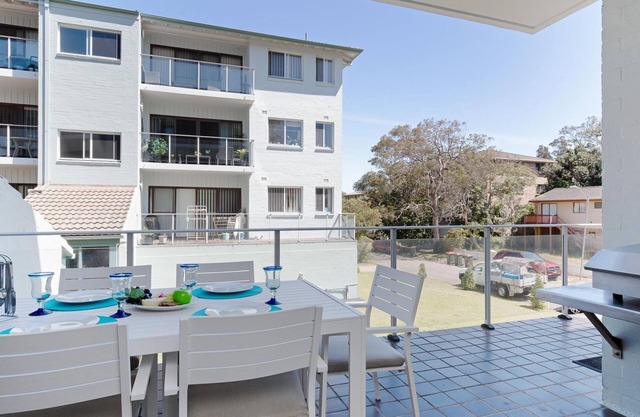 Krait Court, 1 6-8 Krait Cl - great 2 bedroom unit close to little beach