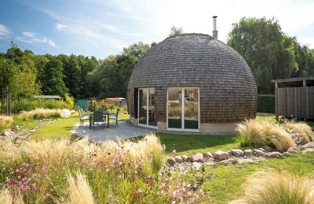 Kugellager - Design ball house on Lake Tollensesee