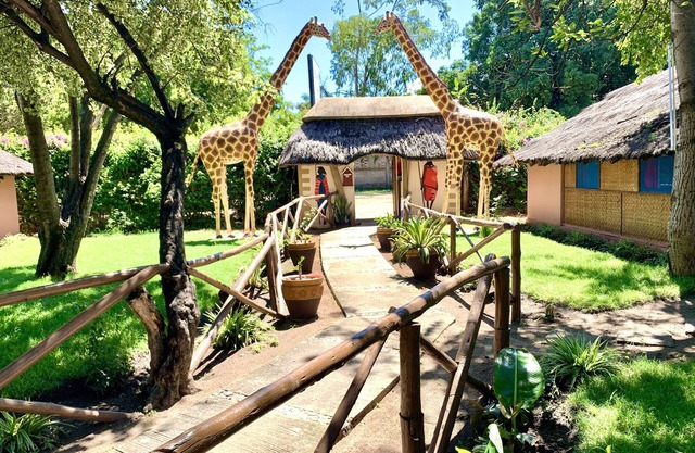 KWATUNZA BEACH LAND, IS THE BEST HOTEL THAT OFFER ACCOMODATION AND EVERTHING.