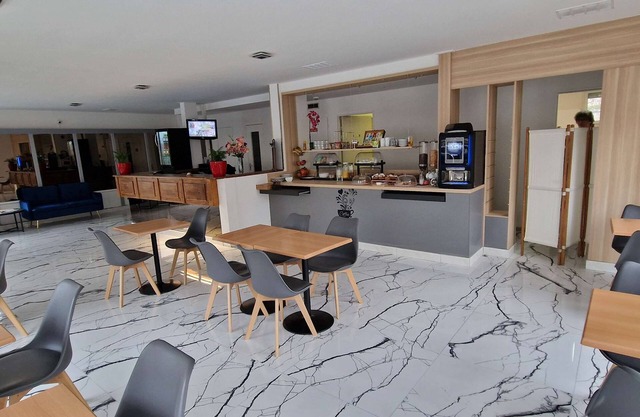 Kyriad Direct Arpajon
