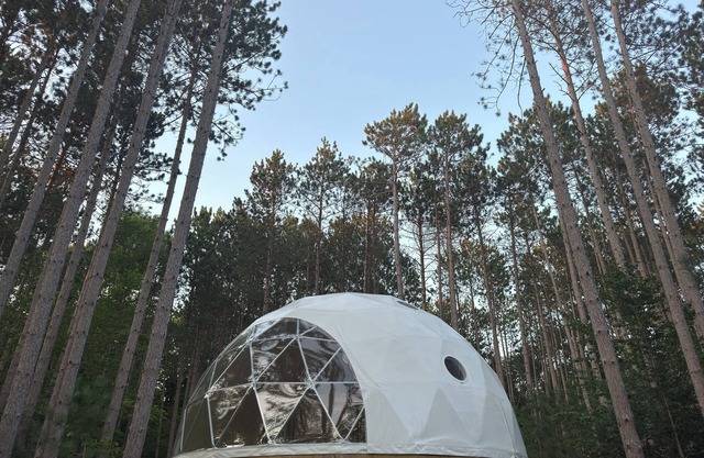 Löyly Luxury Dome, Hot Tub, Sauna, Plunge, King, Queen, Kitchen, Sleeps 4, N. MI