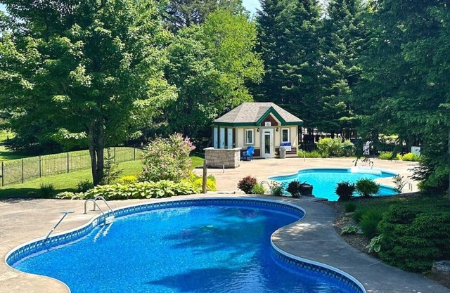 L'Aiglon - Nature, Golf, and Relaxation in Mont-Tremblant