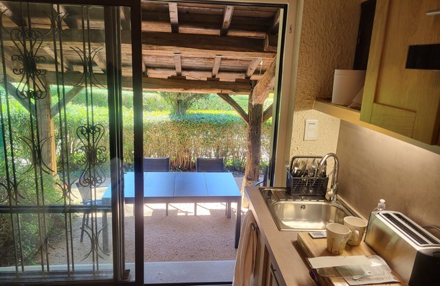 L'Auberge Sarrasine: The Charm of a Bresse Farmhouse with Garden & Pool