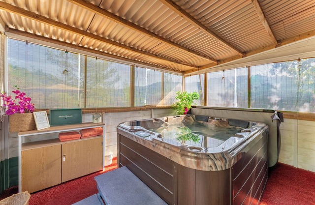 'L'escale Zen De L'Oustaou' with Mountain View, Wi-Fi and Air Conditioning