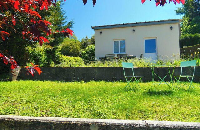 L'HERMITAGE maisonnette lake view/beach 5 min walk