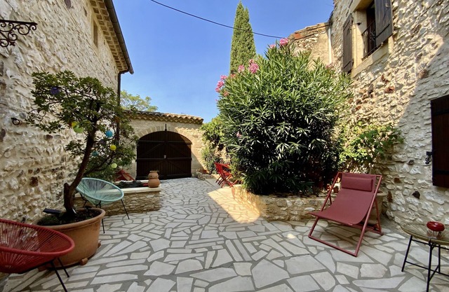 L'Uzétienne - Large residence with pool and patio!