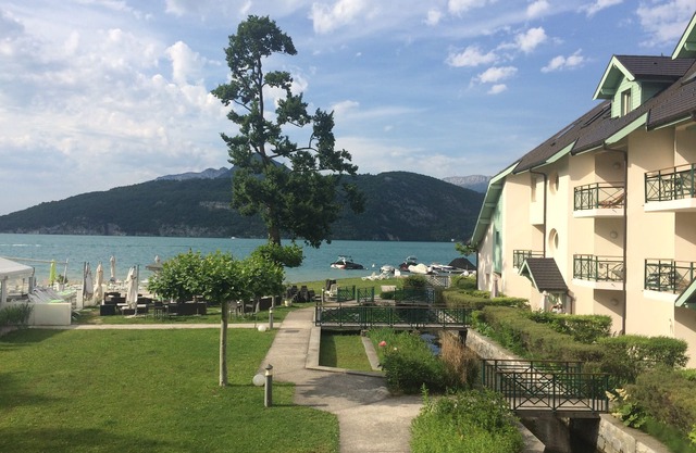 LA BAIE DES VOILES, Exceptional waterfront apartment, Duingt, Lake Annecy
