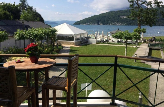 la baie des voiles ,vue lac d'Annecy ,plage privée