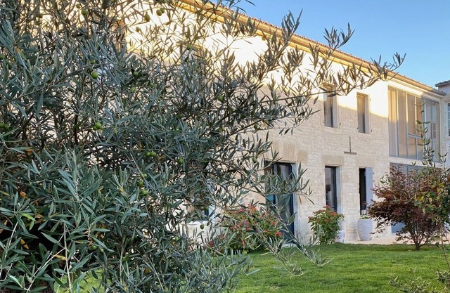 LA BATISSE CHALOU 10 km from the SEA and 18 km from la ROCHELLE