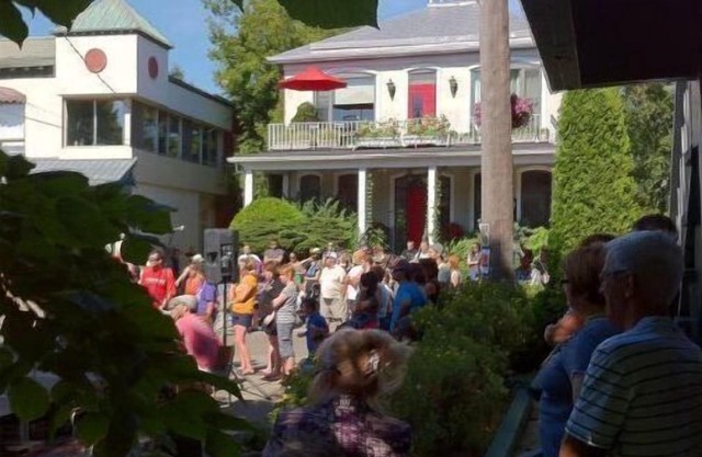 LA CAMPAGNE au centre-ville de Baie St PaulUNIQUE