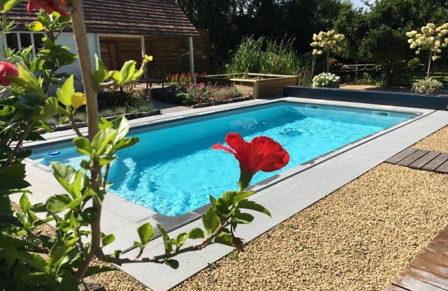 La Chambre du Chemin Vert : Spa Piscine Sauna