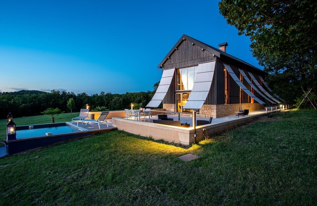 La clé des étoiles, Plus que Plus Plus, Atypical lodging