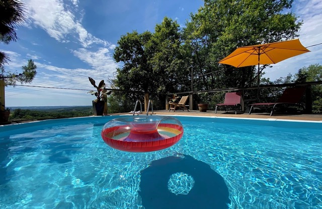 La Colline des Lauriers Le Gîte est Situé Entre Bordeaux, Bergerac et Toulouse