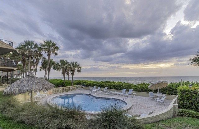La Concha 1 | Beachfront Vacation Rental with Pool
