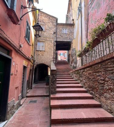 La Corsara-La casa nella roccia