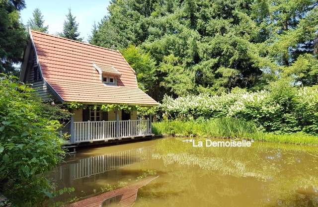 "La Demoiselle" self catering in a private park comfortable for 2 persons