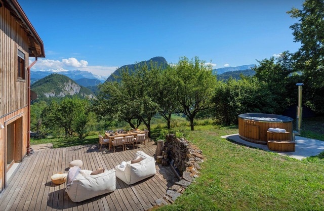 La Ferme des Artistes - alpine home 10p with superb views - OVO Network