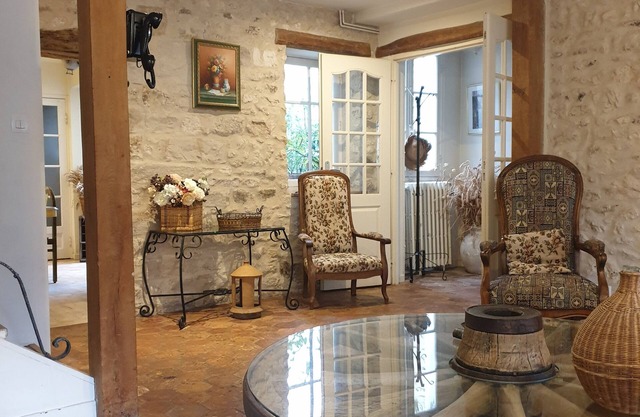 La Ferme de Montmartre in a Medieval Village
