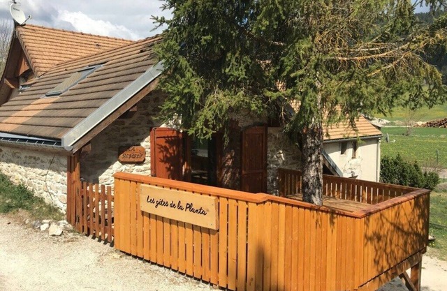 La Bergerie with elevated terrace mountain view