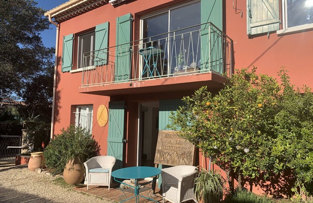 "La Githomière" Maison Provençale au Calme T3 en rez de Jardin