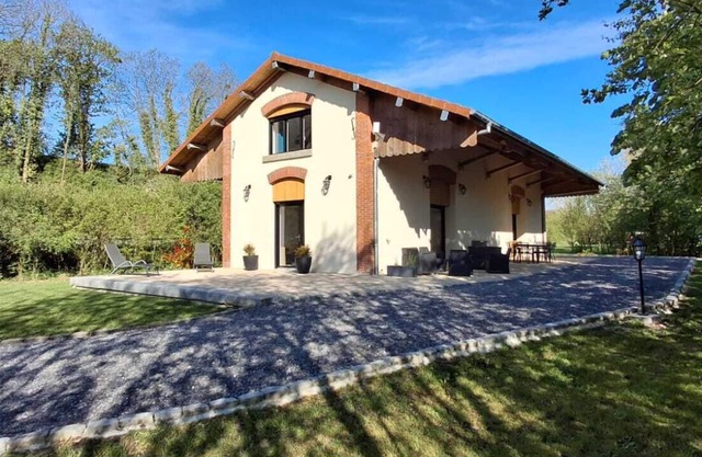 La Hal'te Verte, large house on the edge of the voie Verte Sud Ardennes