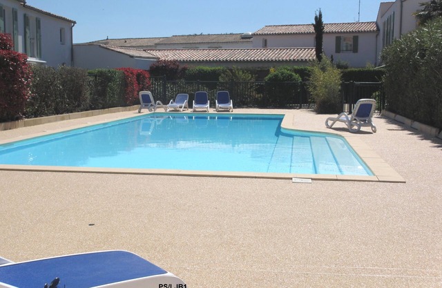 LA JOLIE BRISE APARTMENT WITH TERRACE HEATED SWIMMING POOL AND PARKING