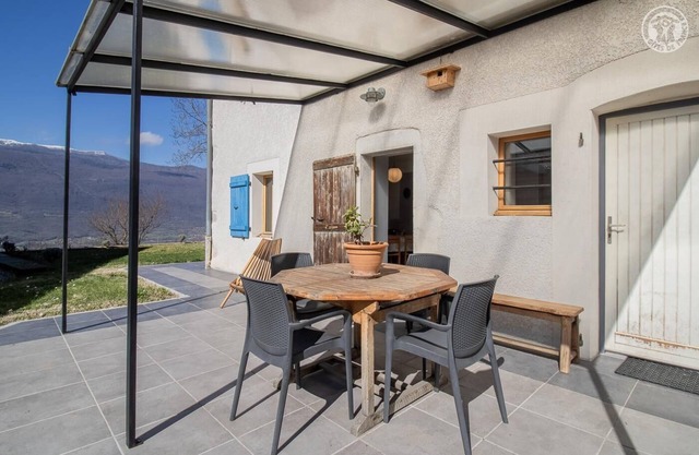 LA Maison Bleue - Serrieres EN Chautagne