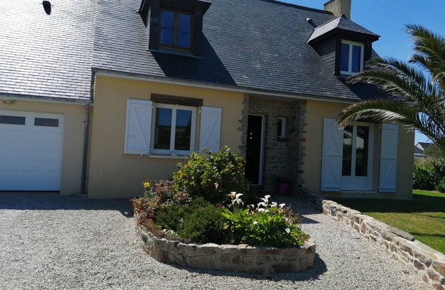 LA MAISON DE LA PLAGE located 250 metres from the beach and 1 km from the shops