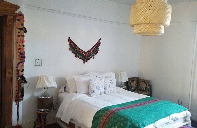 LA MAISON DES SIRENES 1, Bohemian and charm,ing 20mn away from city.