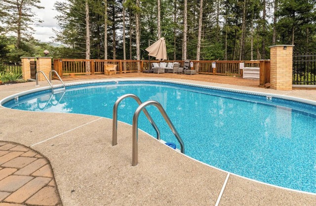 La Maison | Heated Pool Hot Tub Ski Games