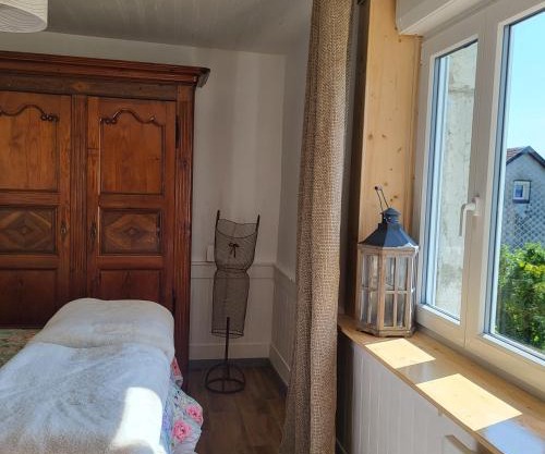 La maison horlogère , sauna extérieur , bain nordique au feu de bois et prêt de raquettes des neiges