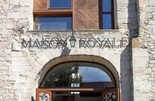 LA MAISON ROYALE
