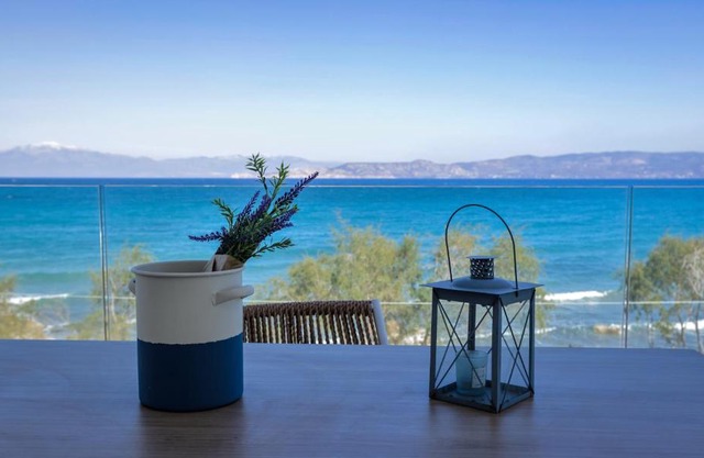 La Mer Bleue Beachfront Boutique Apartments