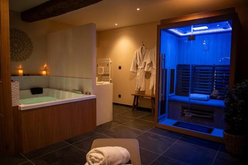 La Parenthèse Suites - appartement luxueux avec sauna et baignoire balnéo