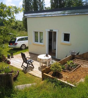 La petite maison au calme dans les champs