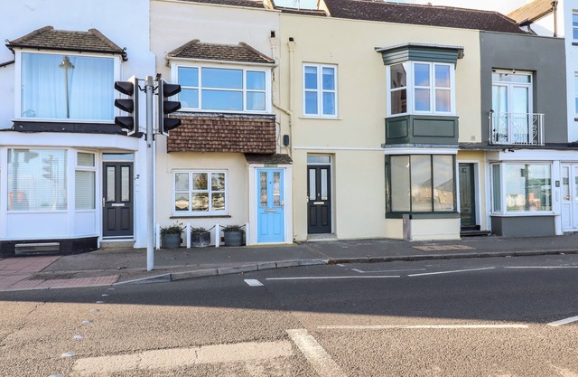LA PLAGE, pet friendly, country holiday cottage in Walmer