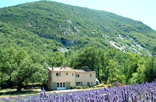 La Pommerie, beautiful cottage in the heart of the Luberon, in the village of Castellet