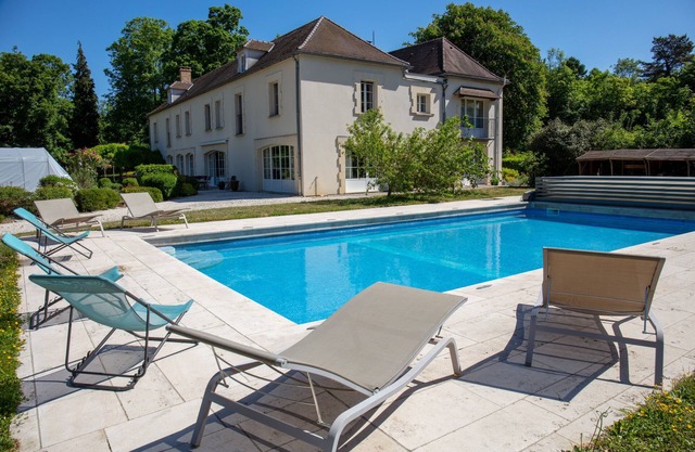 La Porte d'Arcy - grand jardin et piscine privée