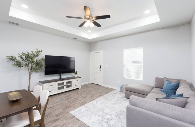 La Querencia on Zinnia w/Fast Wifi & dedicated work space - Pet Friendly!